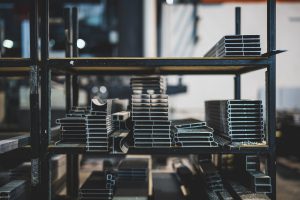 Jak zrobić drewutnię? Praktyczny przewodnik